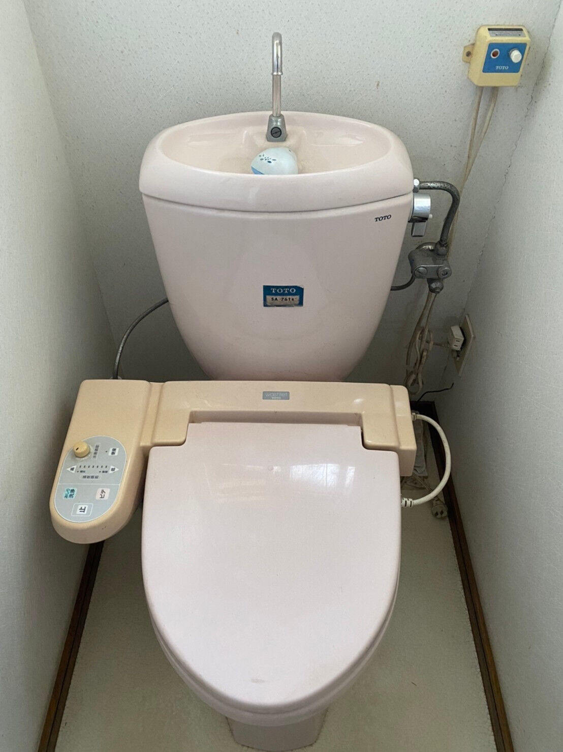 八戸市 便座交換致しました。
